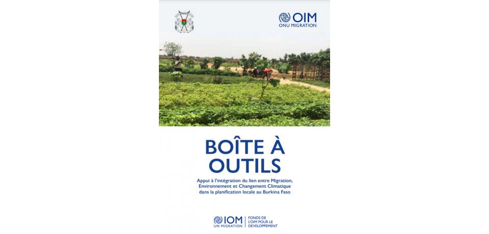 Cover of the new Burkina Faso toolkit for MECC at the local level, with a picture of a woman working in a field