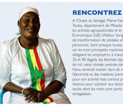 Photo de Mame Fatou, femme et chef d'entreprise, en robe blanche